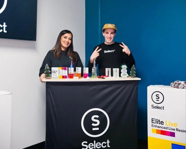 Select brand reps at their sampling table at Budtender Sessions