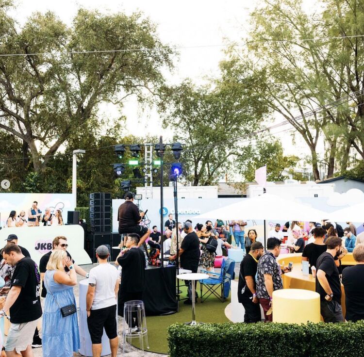 Crowd at the outdoor DoodlePutt activation in Wynwood, Miami