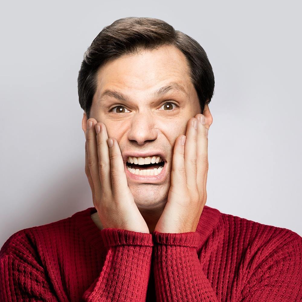 Michael Ian Black with hands on cheeks, Home Alone parody