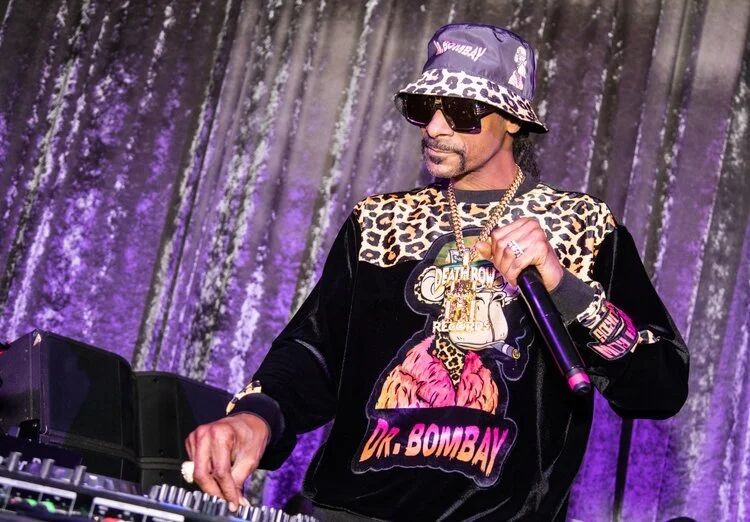 DJ performing in a bucket hat and leopard jacket at G4 Live