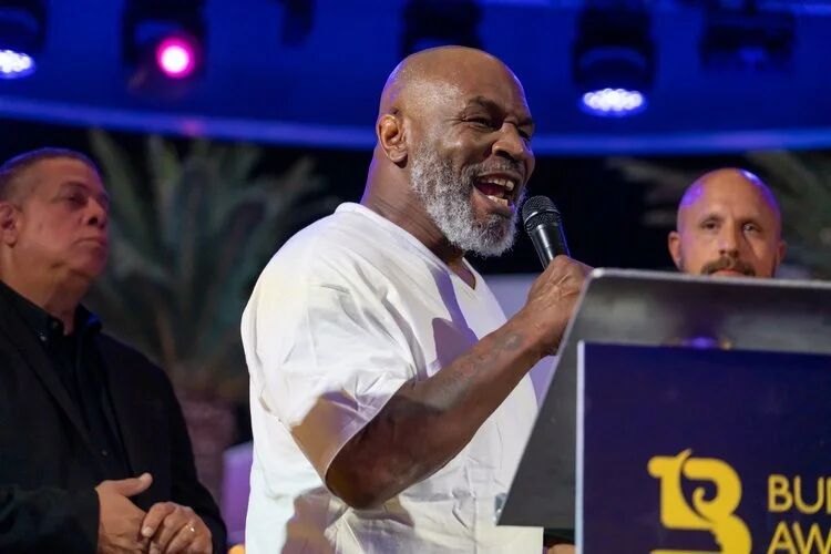 Speaker at the Budtender Awards podium