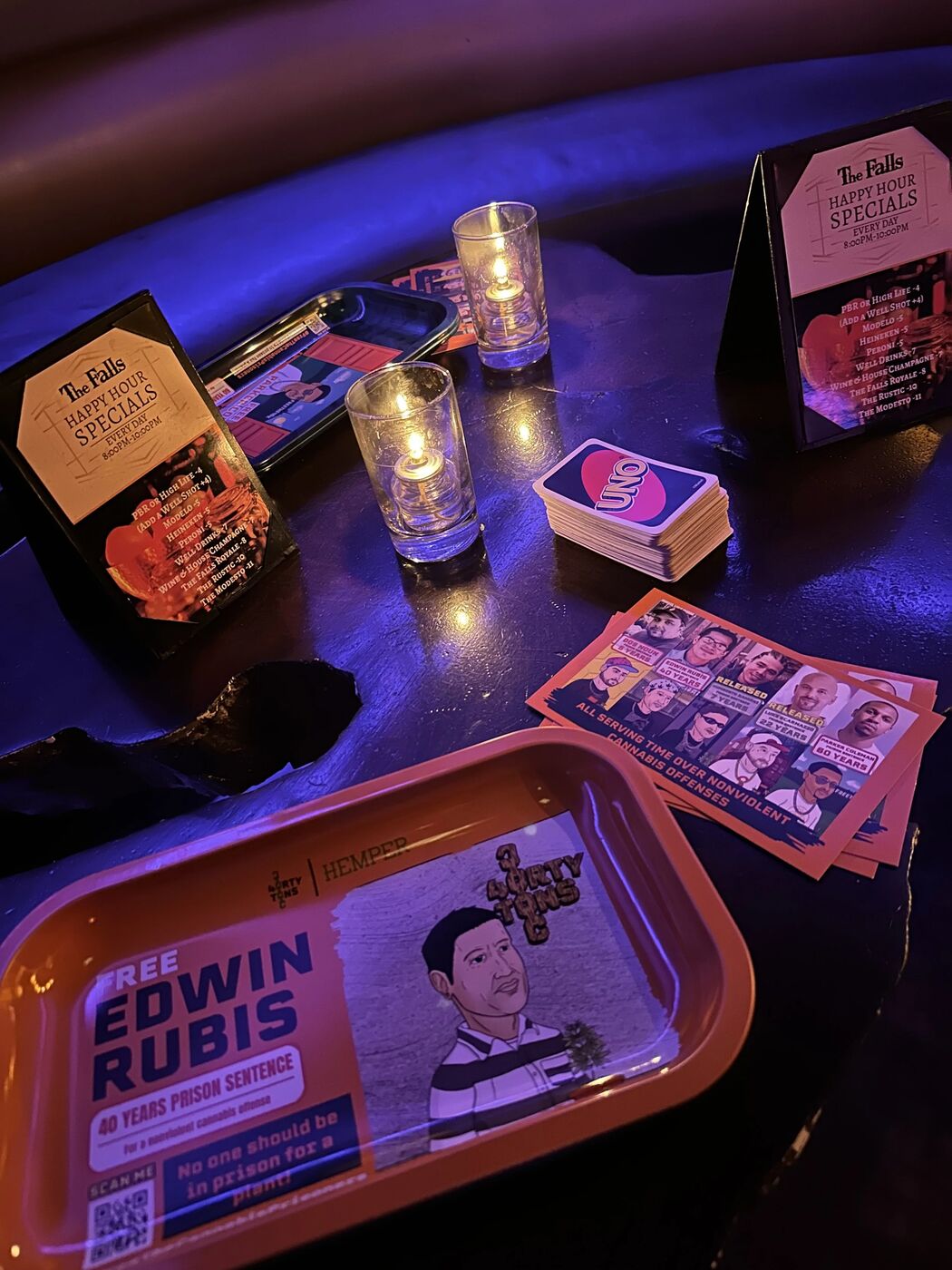 Candlelit lounge table with sponsor cards and a rolling tray